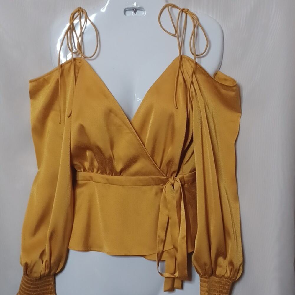 Lovers + Friends Hopless Romantic Top in Yellow. Size M - Picture 5 of 16